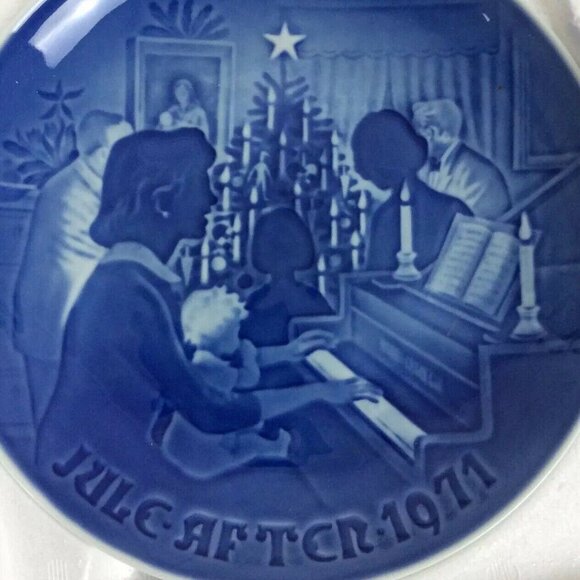 Bing & Grondahl Copenhagen Porcelain 1971 Christmas At Home Plate Denmark w/Box - Picture 3 of 5